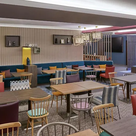 Hotel Hampton By Hilton West 3*