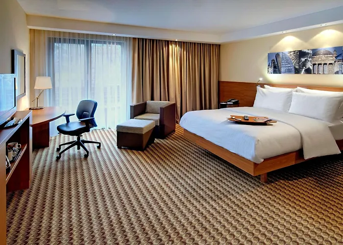 Hotel Hampton By Hilton West 3*