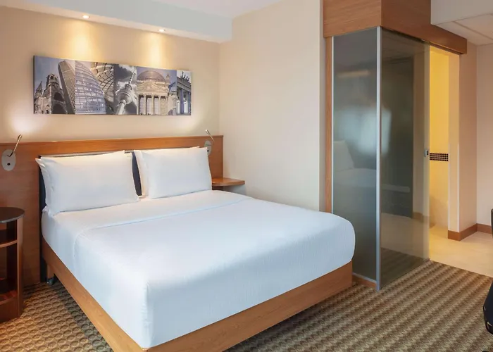 Hampton By Hilton West 3*