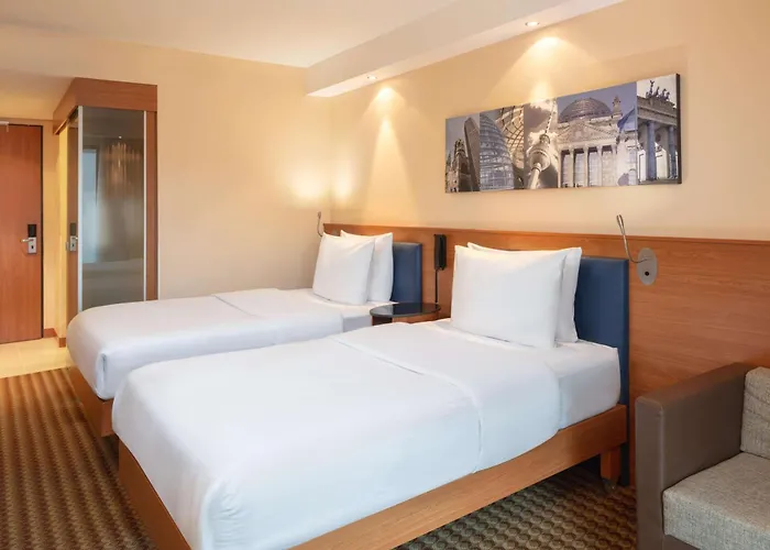 Hotel Hampton By Hilton West 3*