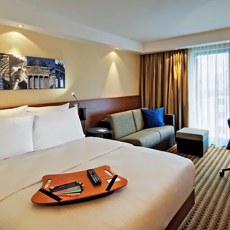 Hampton By Hilton West Отель 3*