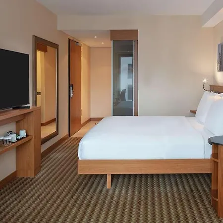 Отель Hampton By Hilton West