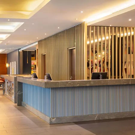 Hotel Hampton By Hilton West 3*