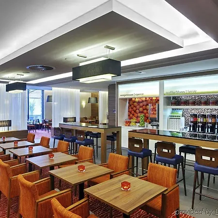 Hampton By Hilton West Отель 3*