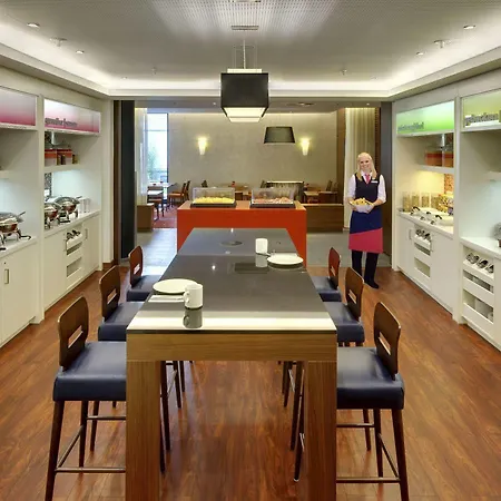 Hampton By Hilton West 3*