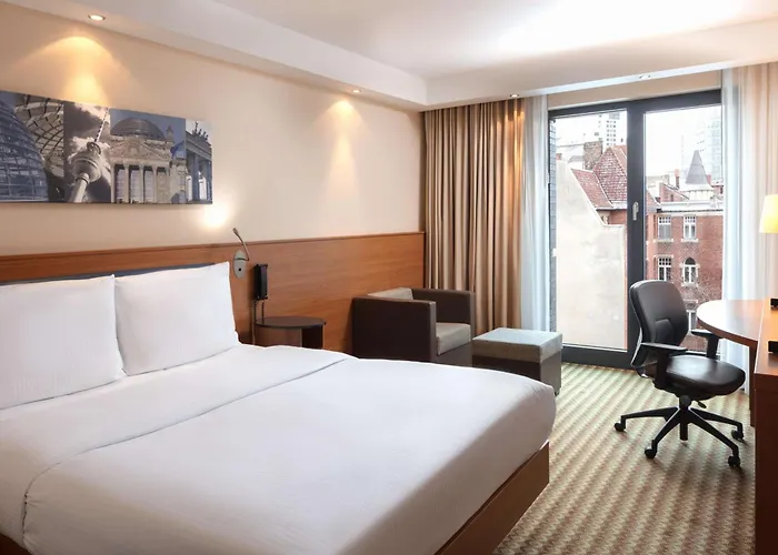 Szálloda Hampton By Hilton West 3*