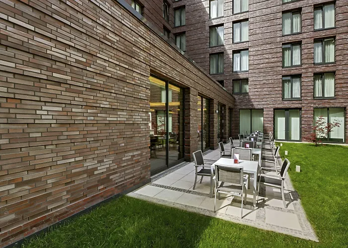 Hampton By Hilton West Отель 3*