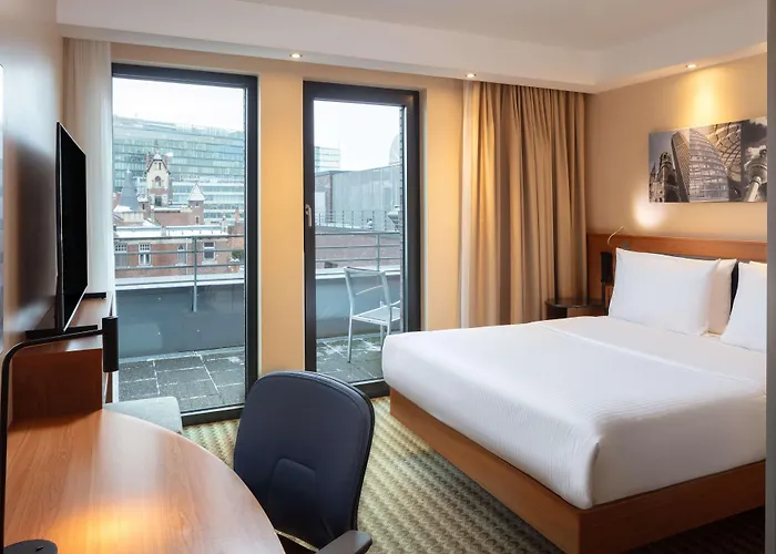 Hotel Hampton By Hilton West