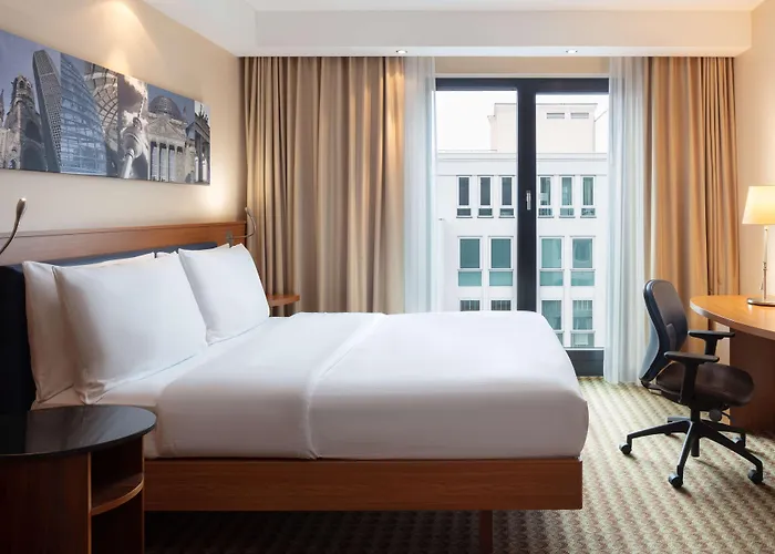 Hampton By Hilton West Отель 3*