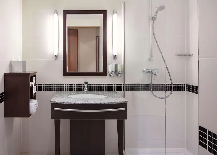 Hampton By Hilton West