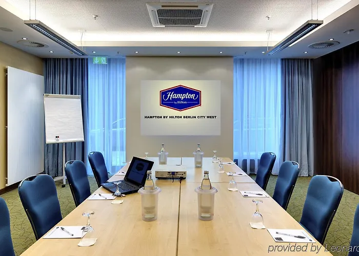 Отель Hampton By Hilton West