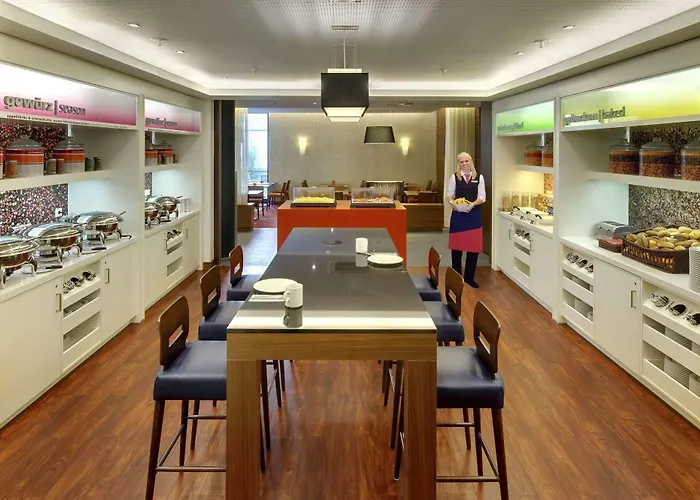 Hampton By Hilton West 3*