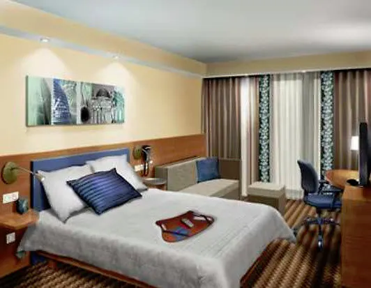 Hampton By Hilton West 3*