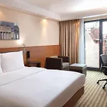 Hotel Hampton By Hilton West 3*