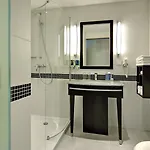 Hotel Hampton By Hilton West