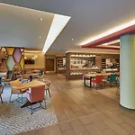 Hampton By Hilton West