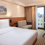 Hotel Hampton By Hilton West 3*