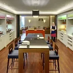Hampton By Hilton West 3*