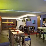 Hotel Hampton By Hilton West