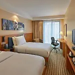 Hotel Hampton By Hilton West