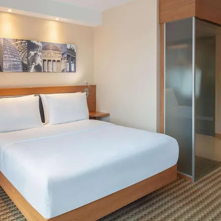 Hampton By Hilton West 3*