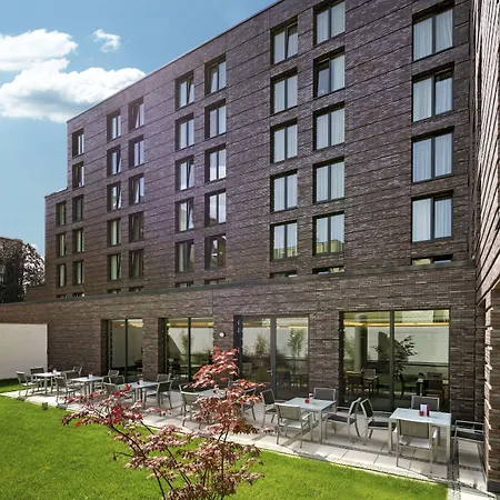 Hampton By Hilton West Hotel