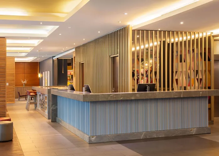 Hotel Hampton By Hilton West 3*