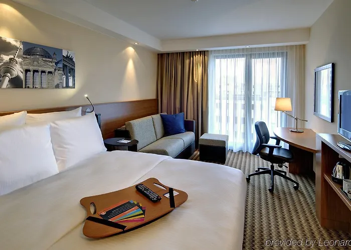 Hotel Hampton By Hilton West 3*