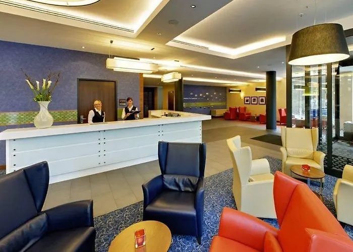 Hotel Hampton By Hilton West